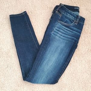 American Eagle Womans Jegging size 2 dark wash